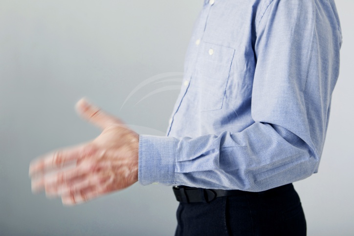 Tremor esential al mainii