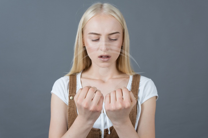 Modificari de culoare a unghiilor