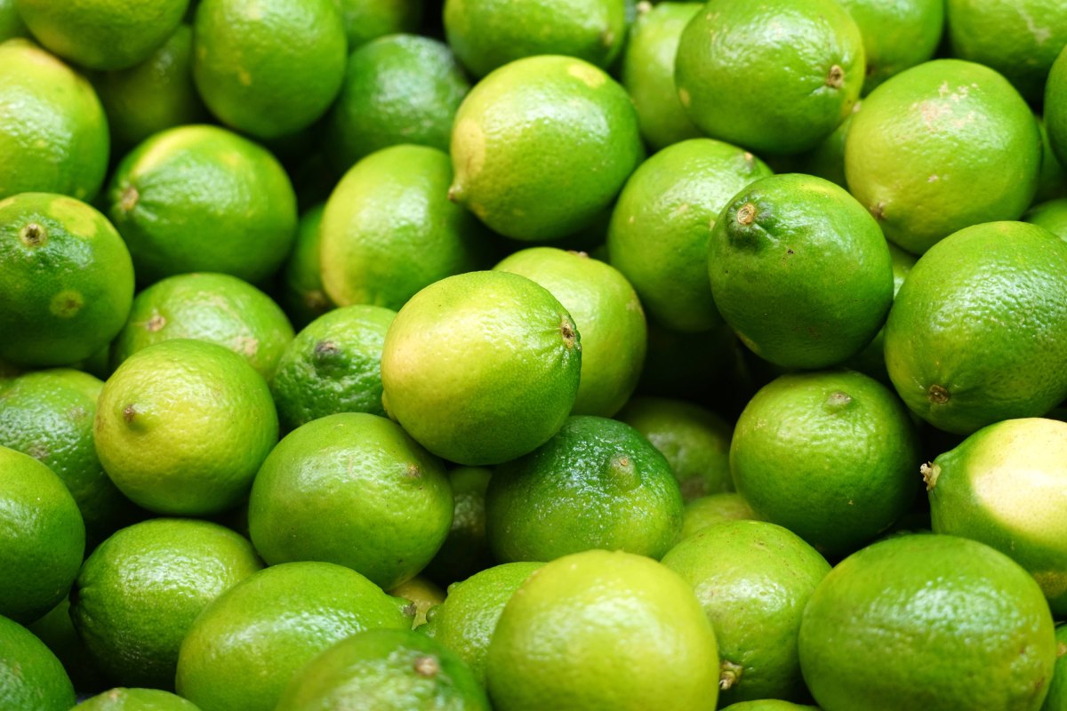 Lime: Lamaia verde plina de vitamine si nutrienti