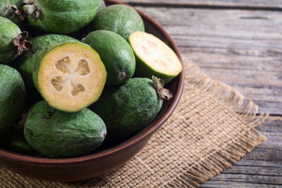 Feijoa: Beneficii, proprietati si moduri de consum