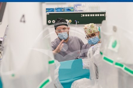 Dr. Adrian Bartos, Spitalul Medicover Cluj: In mainile unei echipe experimentate, chirurgia robotica poate avea un impact major in abordarea tumorilor abdominale