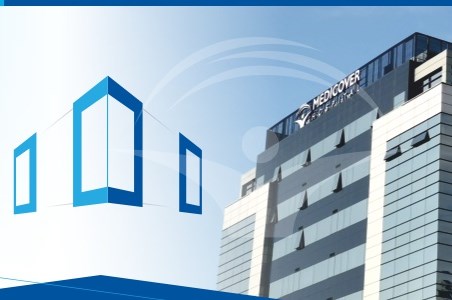 Dr. Mircea Onaca si Dr. Gheorghe Nita au realizat primele interventii cu robotul da Vinci la Spitalul Medicover Pipera