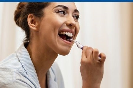 De ce apare tartrul? Factori favorizanti si cand periajul zilnic nu e suficient