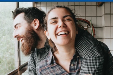Lucruri marunte care fac cuplurile mai fericite